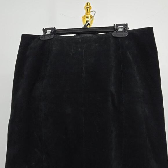 A.M.I. Elegant Black Suede Maxi Skirt - Picture 4 of 8